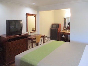 Standard Room, 1 King Bed, Non Smoking, Refrigerator & Microwave