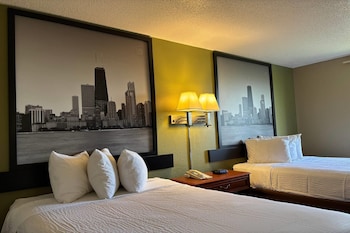 Room, 2 Queen Beds, Microwave