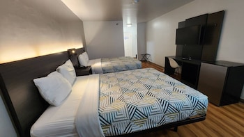 2 Queen Beds | Mobility Accessible Tub, Smk