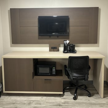 Suite, 1 King Bed with Sofa bed, Non Smoking