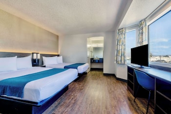 Deluxe Room, 2 Double Beds, Non Smoking, Refrigerator & Microwave