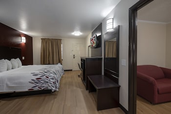 Deluxe Room, 1 King Bed, Accessible, Smoking