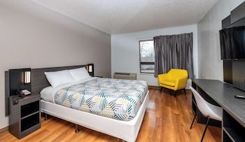Deluxe Room, 1 King Bed, Smoking, Refrigerator & Microwave