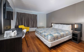 Deluxe Room, 1 King Bed, Smoking, Refrigerator & Microwave