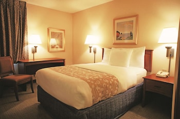 Room, 1 Double Bed, Accessible, Non Smoking (Mobility,Hearing,Tub w/Grab Bars)