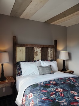 Rolo 1 Queen Bed