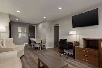 Suite, 2 Bedrooms, Non Smoking (2 Queen)