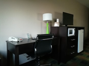 Suite, Multiple Beds, Non Smoking (2 Double and 1 Queen)