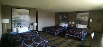 Suite, Multiple Beds, Non Smoking (2 Double and 1 Queen)