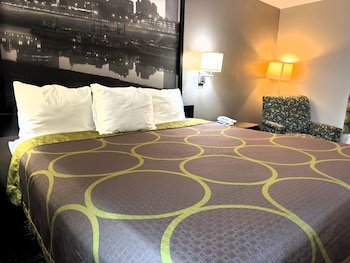 Suite, 1 King Bed, Smoking