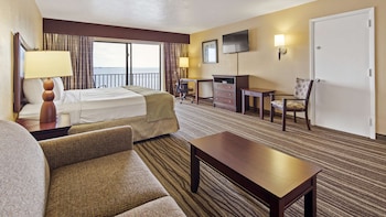 Standard Room, 1 King Bed, Non Smoking, Refrigerator & Microwave