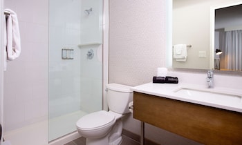 Suite, Garden Area