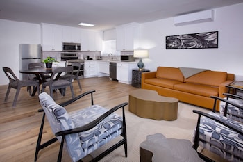Suite, Ground Floor
