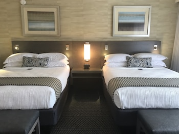 Comfort Double Room, 2 Queen Beds, Ground Floor