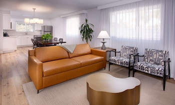 Suite, Garden Area