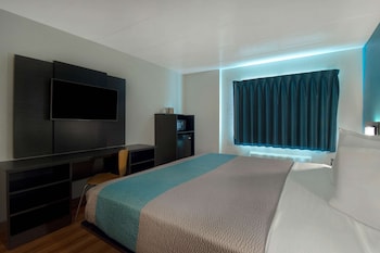 Deluxe Room, 1 King Bed, Non Smoking