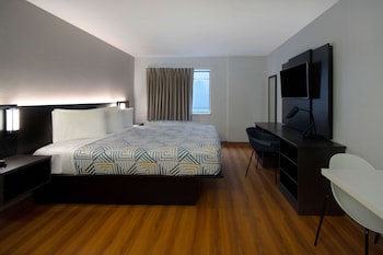 Deluxe Room, 1 King Bed, Non Smoking
