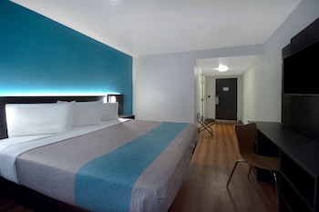 Deluxe Room, 1 King Bed, Non Smoking