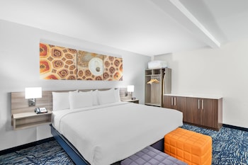 Suite, 1 King Bed, Non Smoking, Hot Tub