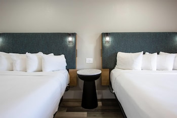 Room, 2 Queen Beds, Mobility Accessible, Non Smoking (Hearing, Roll-in Shower)