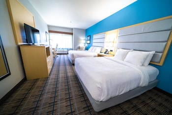 Standard Room, 2 Queen Beds, Non Smoking, Refrigerator & Microwave (Pet Friendly)
