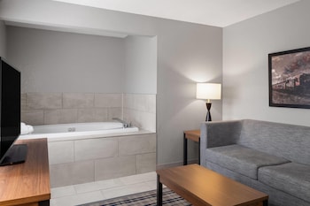 Deluxe Suite, 1 King Bed, Non Smoking