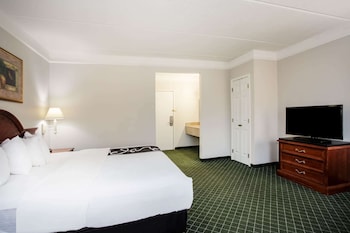 Deluxe Room, 1 King Bed with Sofa bed, Non Smoking