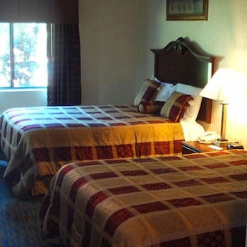 Two queen beds non smoking