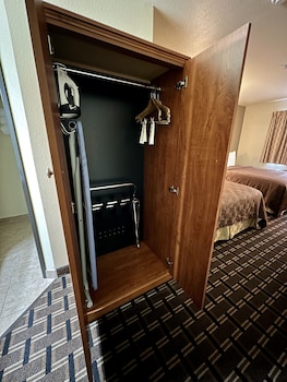 Standard Room, 2 Queen Beds, Non Smoking