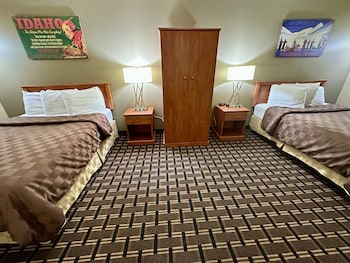 Junior Suite, Non Smoking (2 Queen and 1 Sofa Bed)
