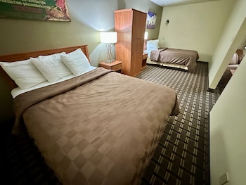 Junior Suite, Non Smoking (2 Queen and 1 Sofa Bed)