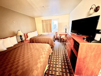 Standard Room, 2 Queen Beds, Non Smoking