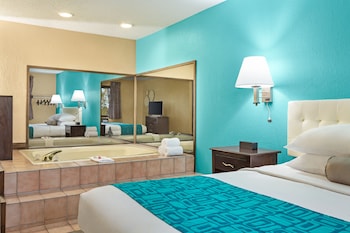 Studio Suite, 1 King Bed, Non Smoking (1 Bedroom)