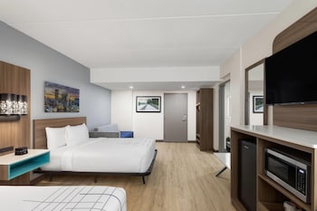 Room, 2 Queen Beds, Mobility Accessible, Non Smoking (Roll-In Shower)