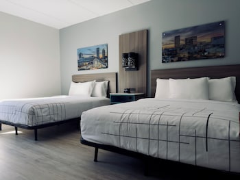 Room, 2 Queen Beds, Mobility Accessible, Non Smoking (Roll-In Shower)