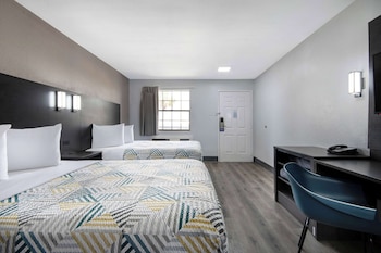 Standard Room, 2 Queen Beds, Non Smoking