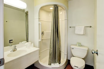 Deluxe Room, 1 Queen Bed, Non Smoking, Refrigerator
