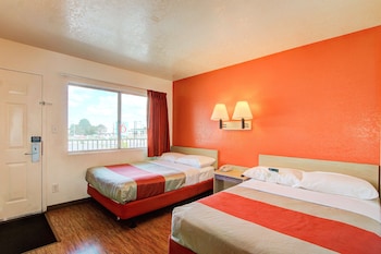 Standard Room, 2 Double Beds, Non Smoking