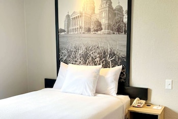 Standard Room, 1 Queen Bed, Accessible, Non Smoking (Mobility Accessible)