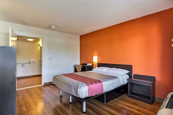 Standard Room, 1 King Bed, Non Smoking, Refrigerator