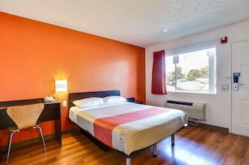 Standard Room, 1 King Bed, Non Smoking, Refrigerator