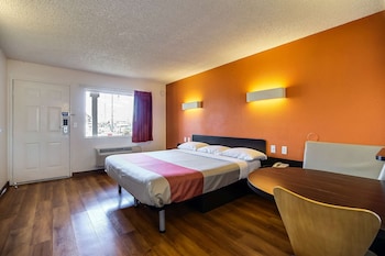 Standard Room, 1 King Bed, Non Smoking, Refrigerator