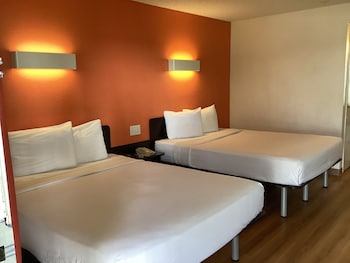 Deluxe Room, 2 Queen Beds, Non Smoking, Refrigerator