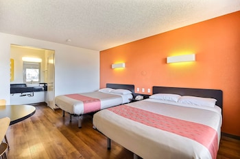 Deluxe Room, 2 Queen Beds, Non Smoking, Refrigerator & Microwave