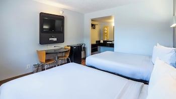 Standard Room, 2 Double Beds, Non Smoking, Refrigerator