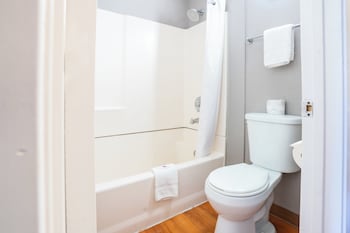 Standard Room, 1 Queen Bed, Non Smoking, Refrigerator
