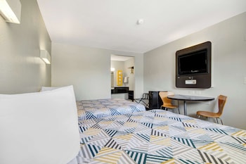 Deluxe Room, 2 Double Beds, Non Smoking, Refrigerator