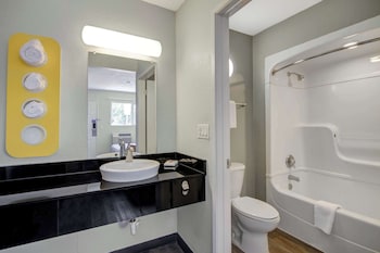 Deluxe Room, 2 Double Beds, Non Smoking, Refrigerator