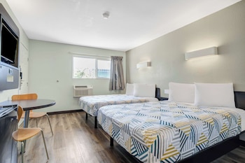 Deluxe Room, 2 Double Beds, Non Smoking, Refrigerator