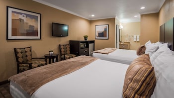 Standard Room, 2 Double Beds, Non Smoking, Kitchen